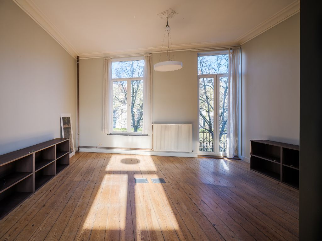 Karaktervolle herenwoning (= kantoor + woning) met buitenruimte aan de Coupure foto 9