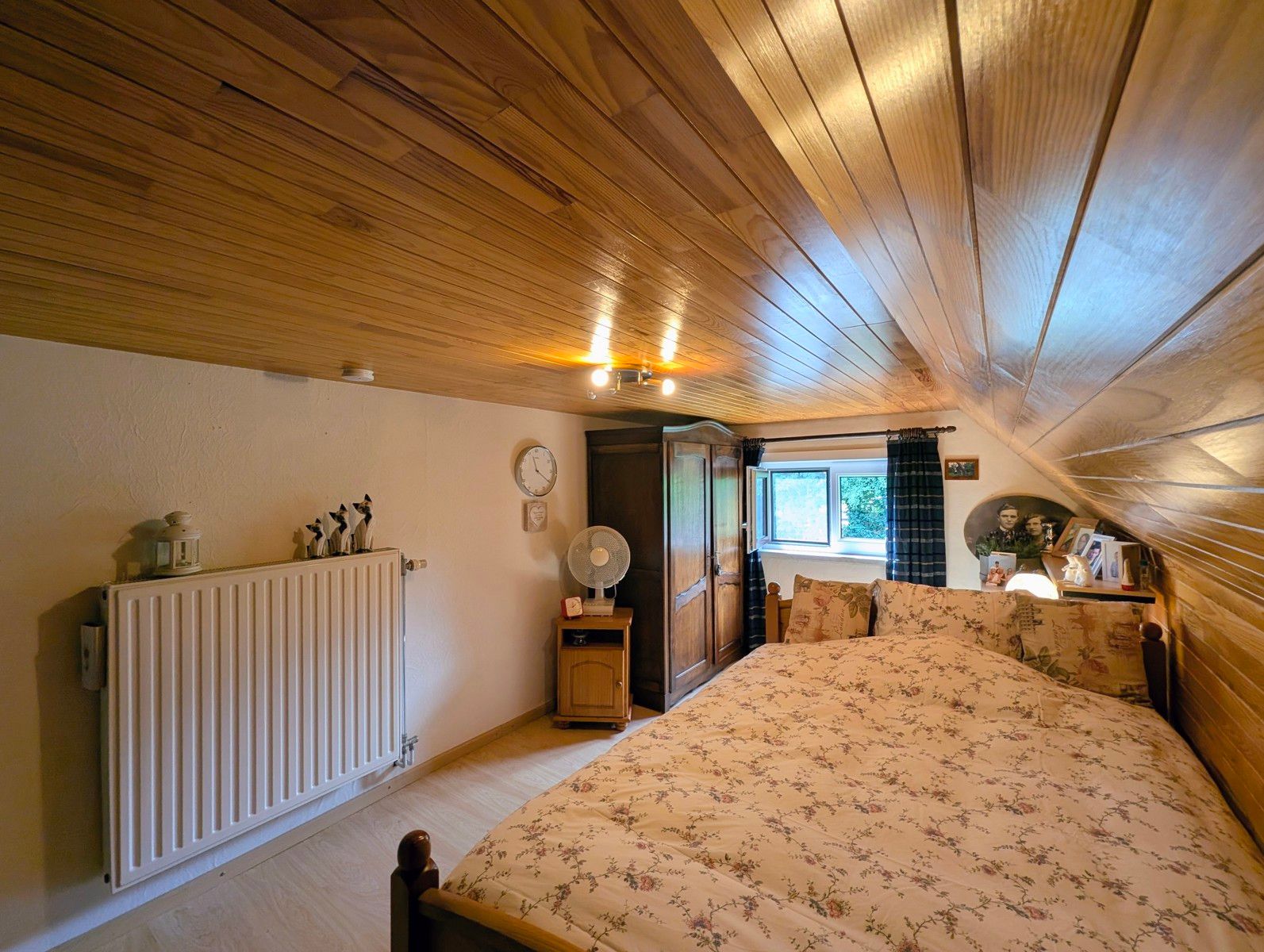 Vrijstaande villaatje met nieuwe keuken & badkamer. (op 519m² grond) foto 13