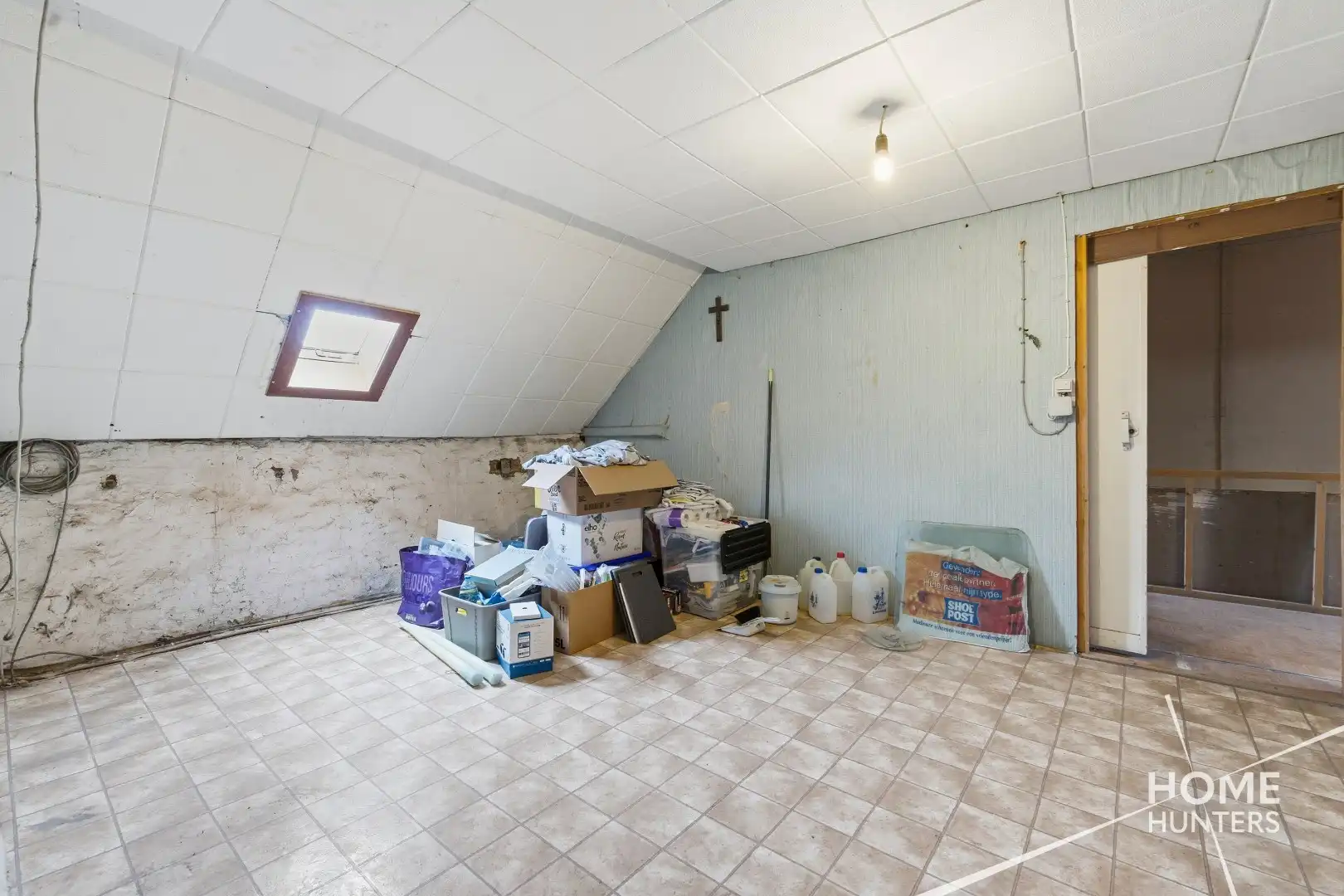 Te renoveren woning met 3 slaapkamers en ruime garage in Vlamertinge foto 14