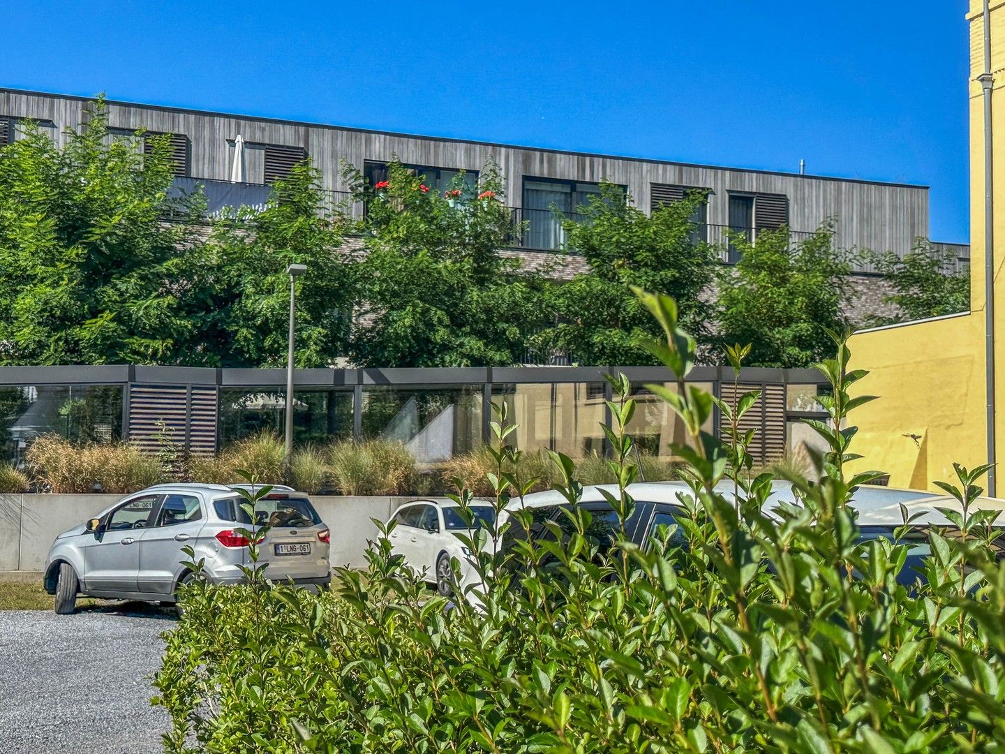 Ruime assistentiewoning in een groene oase van rust. foto {{pictureIndex}}
