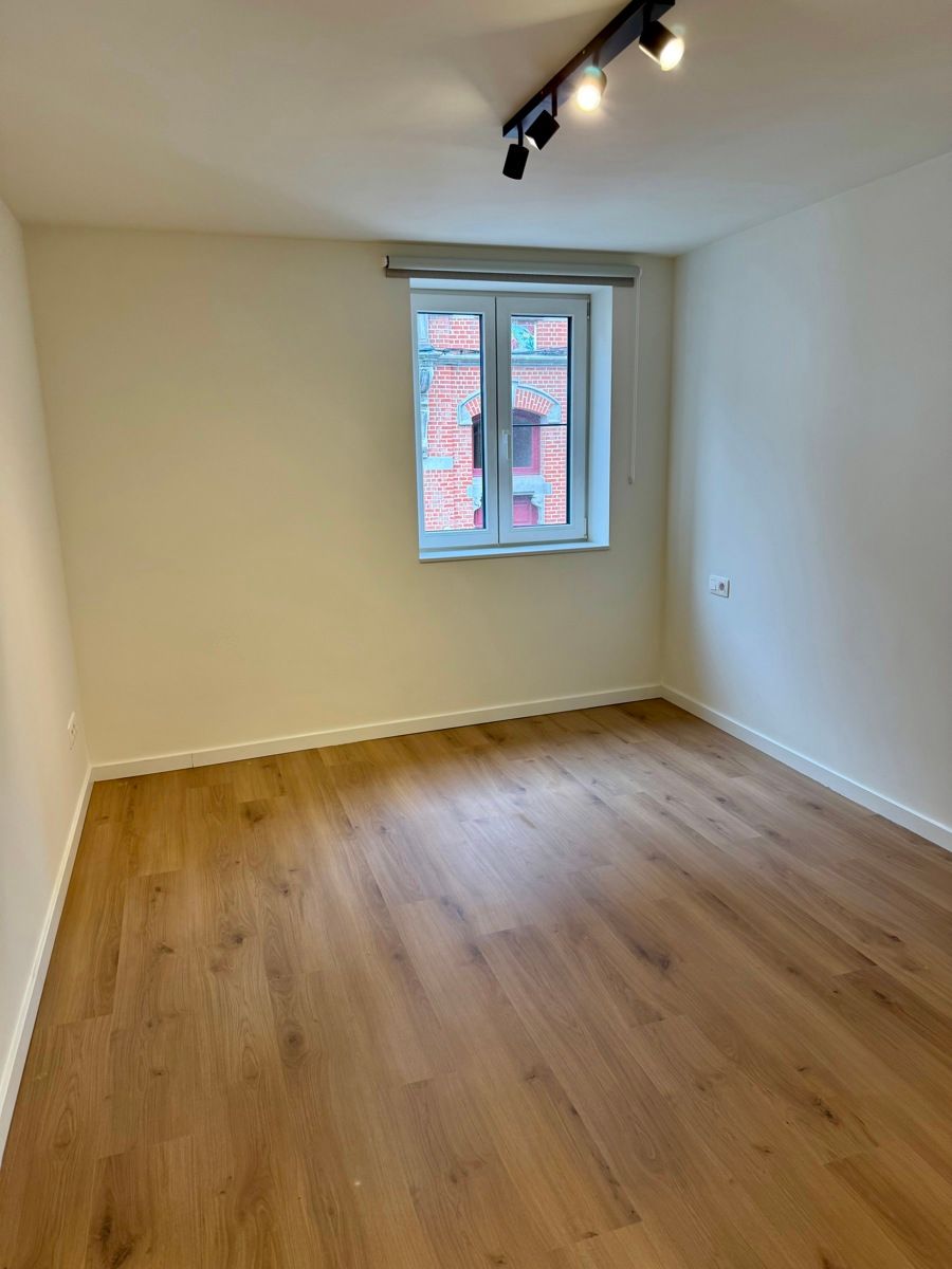 Gerenoveerde rijwoning te huur in centrum Geraardsbergen foto 6