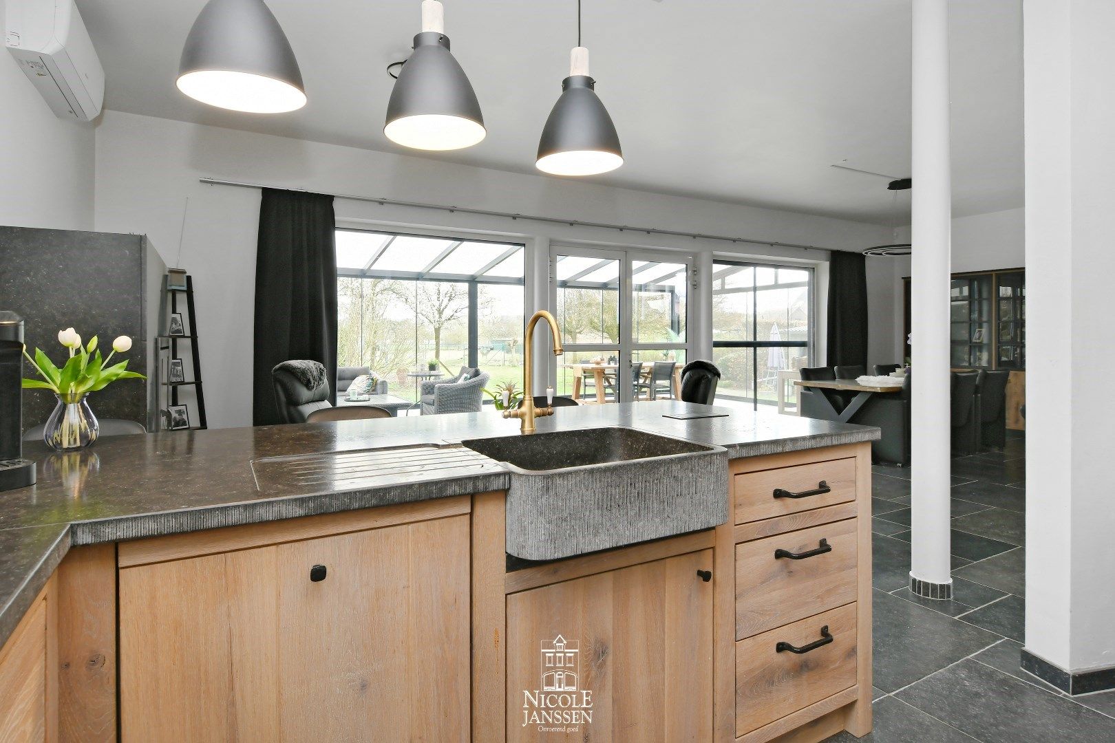 Woonst met studio en handelspand te koop foto 11