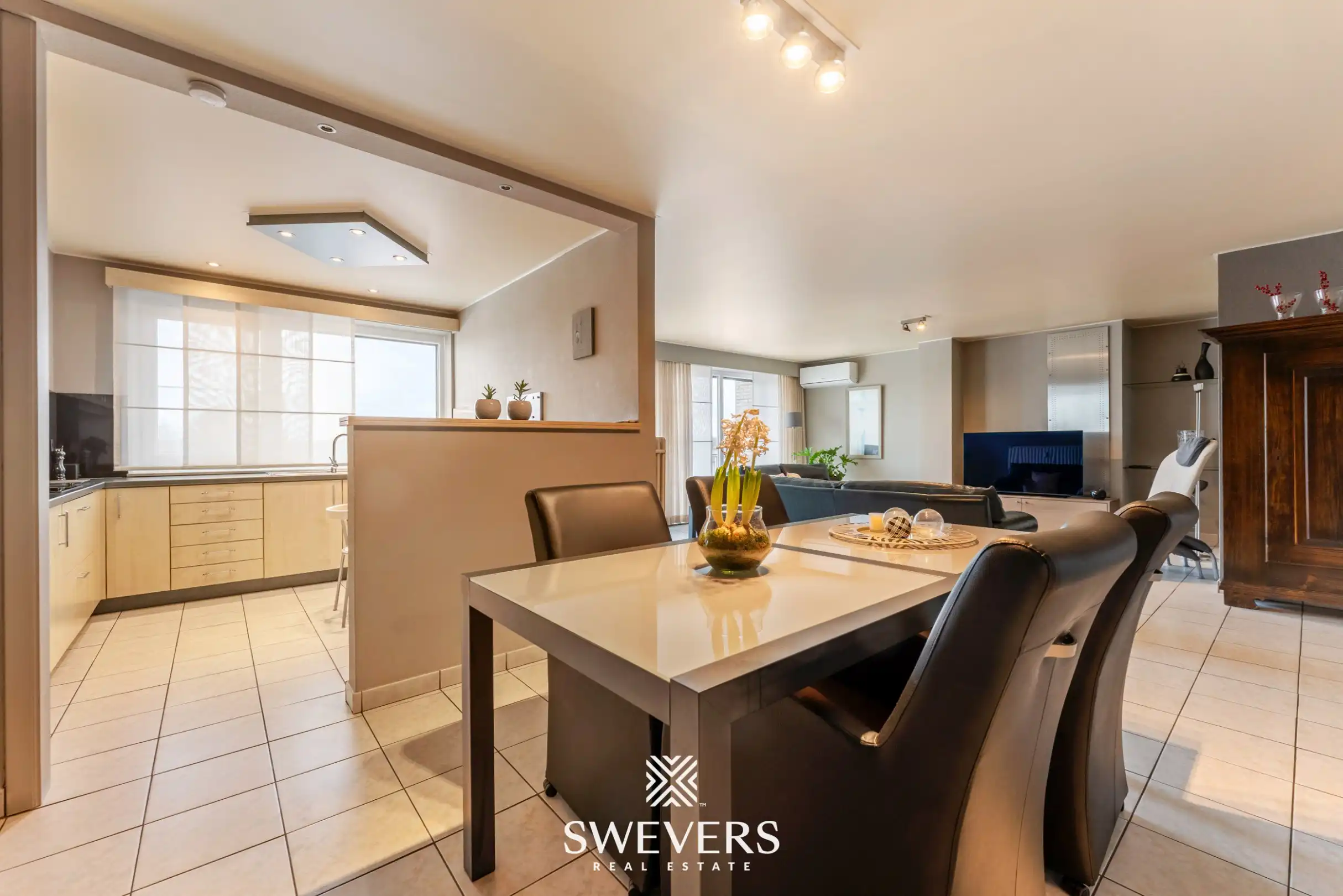 Ruim en instapklaar appartement met 2 terrassen en garage in het hart van Houthalen-Helchteren foto 10