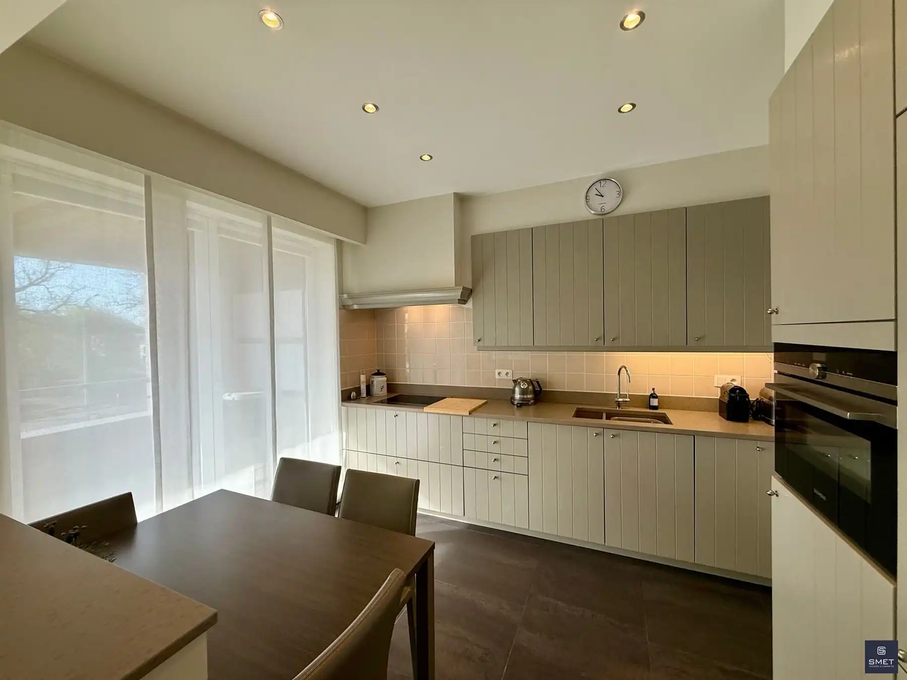 MODERN APPT. MET 2 SLPKS, GARAGE EN BERGING foto 11