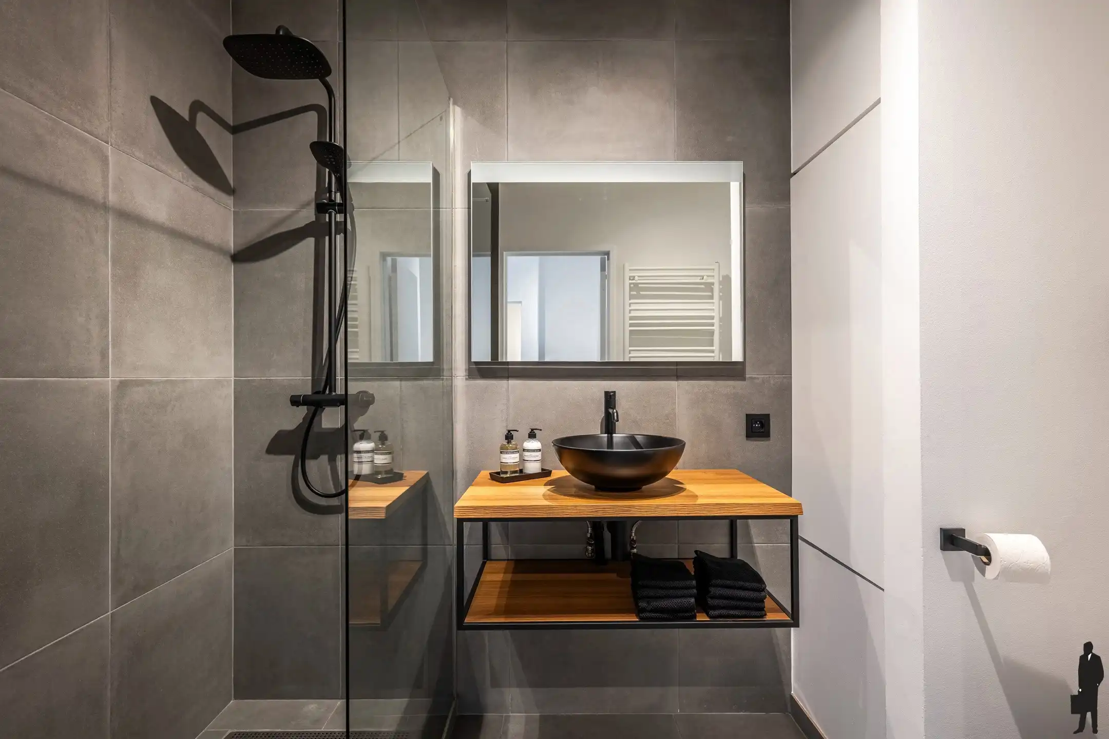 Lichtrijk gerenoveerd instapklaar appartement met 2 slpk foto 12