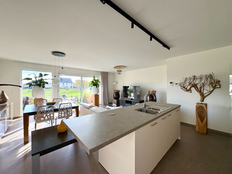 KWALITATIEF NIEUWBOUWAPPARTEMENT MET 2 SLAAPKAMERS, TERRAS EN GARAGE foto 3