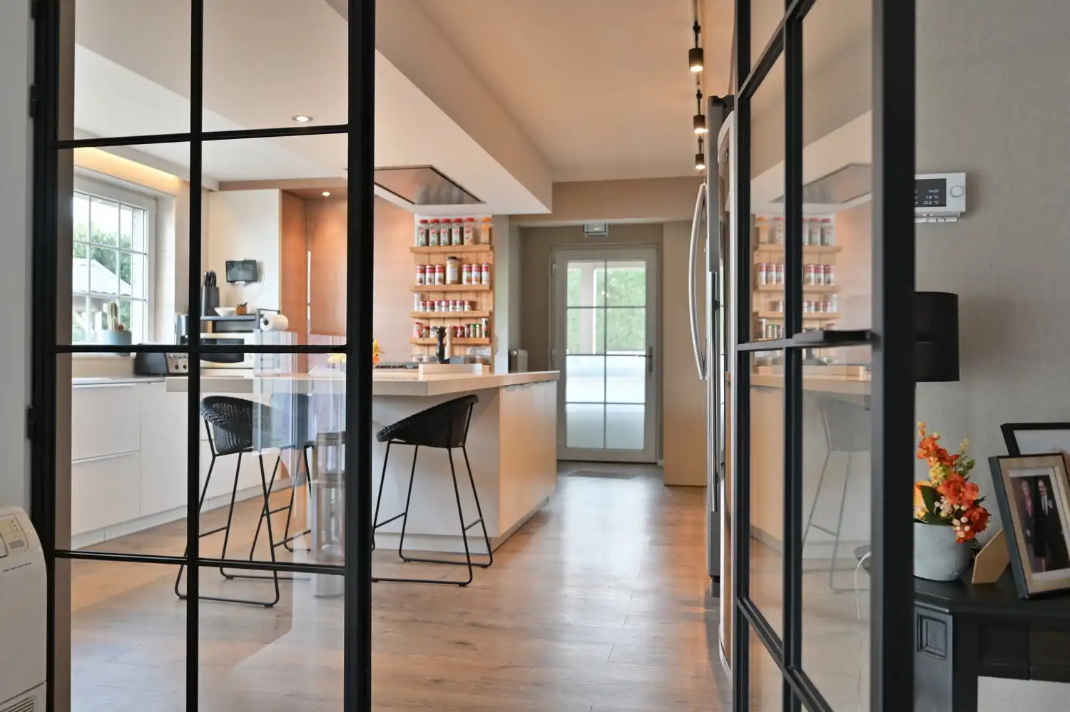 Karaktervolle woning met B&B in Veldwezelt foto 6