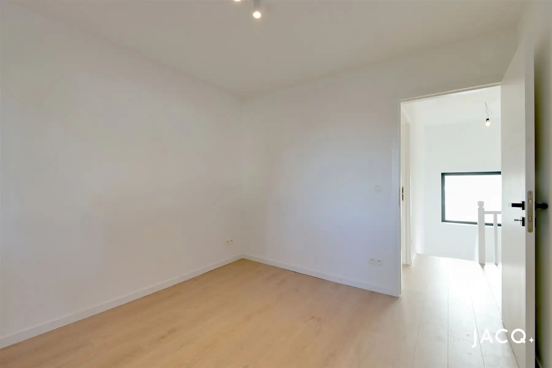 Prachtig gerenoveerde woning met 3 slaapkamers en tuin! foto 16