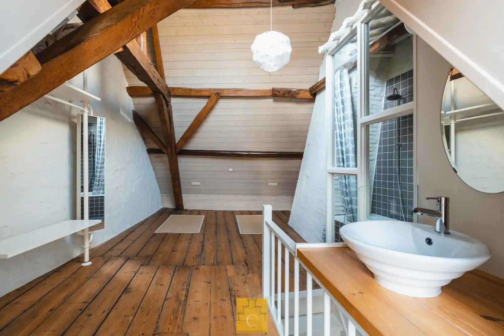 Ruime karakterwoning met 17e-eeuwse gevel, kleine garage, zongerichte terrastuin en extra terras op het verdiep, mooie locatie in het hartje van Brugge foto 27