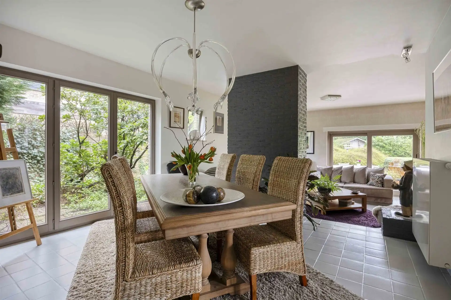 Open bebouwing met 4 slaapkamers, garage en tuin.  foto 3