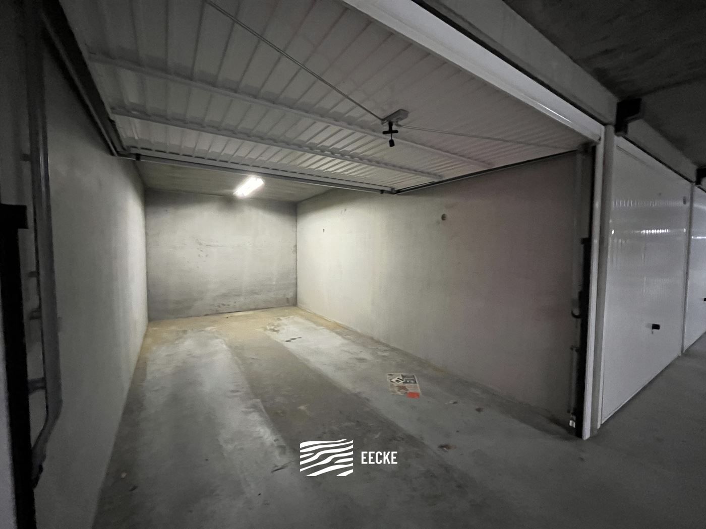 Parking/garage foto 2