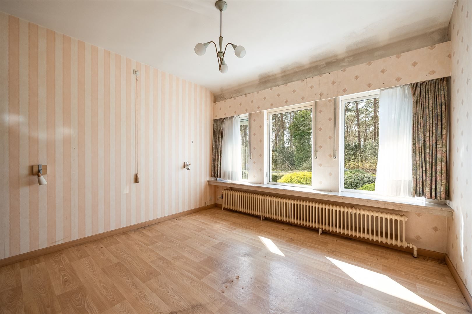 Te renoveren laagbouwvilla met Engelse tuin foto 10
