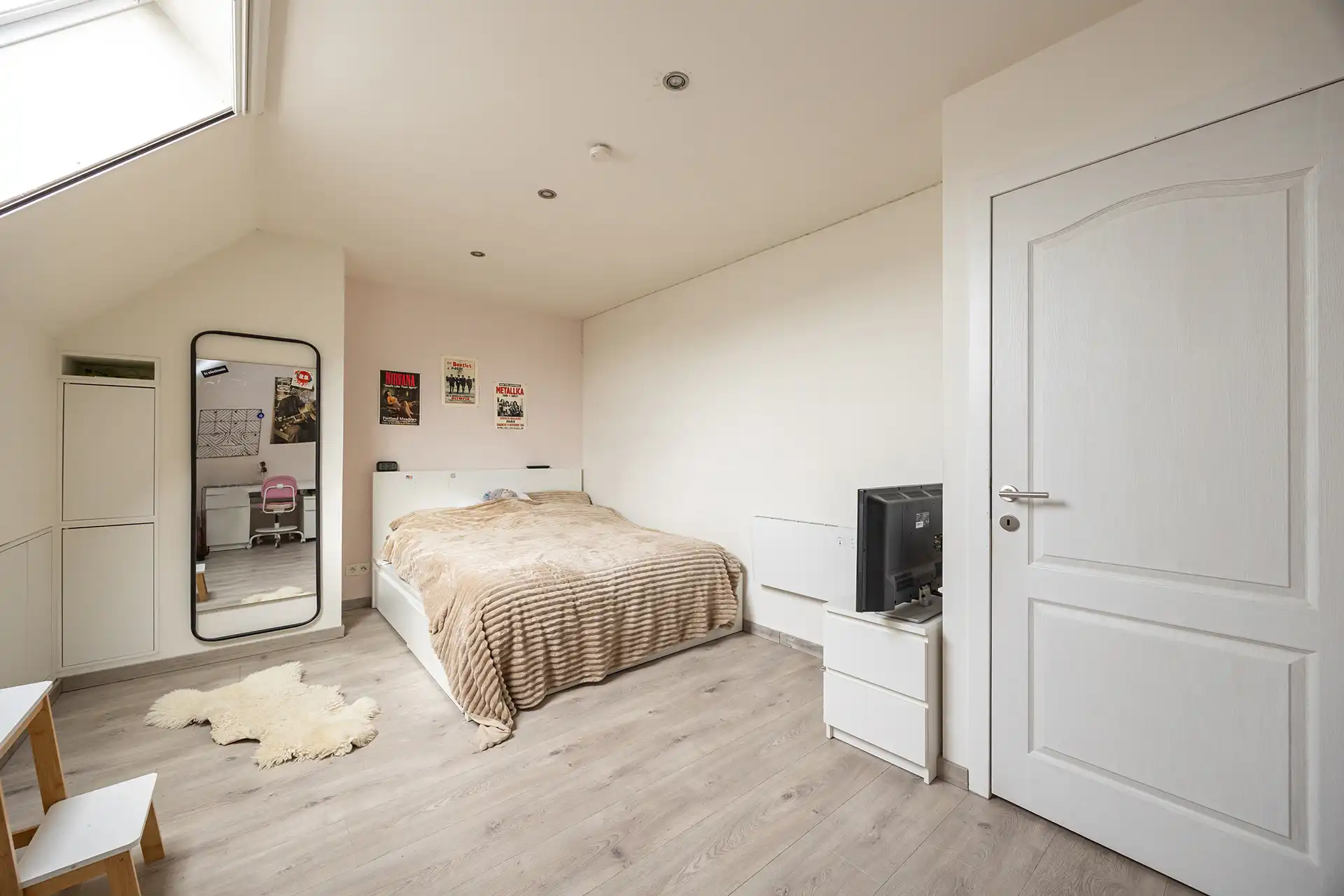 Instapklare woning met 4 slpk, veranda en tuin te Hemiksem! foto 15