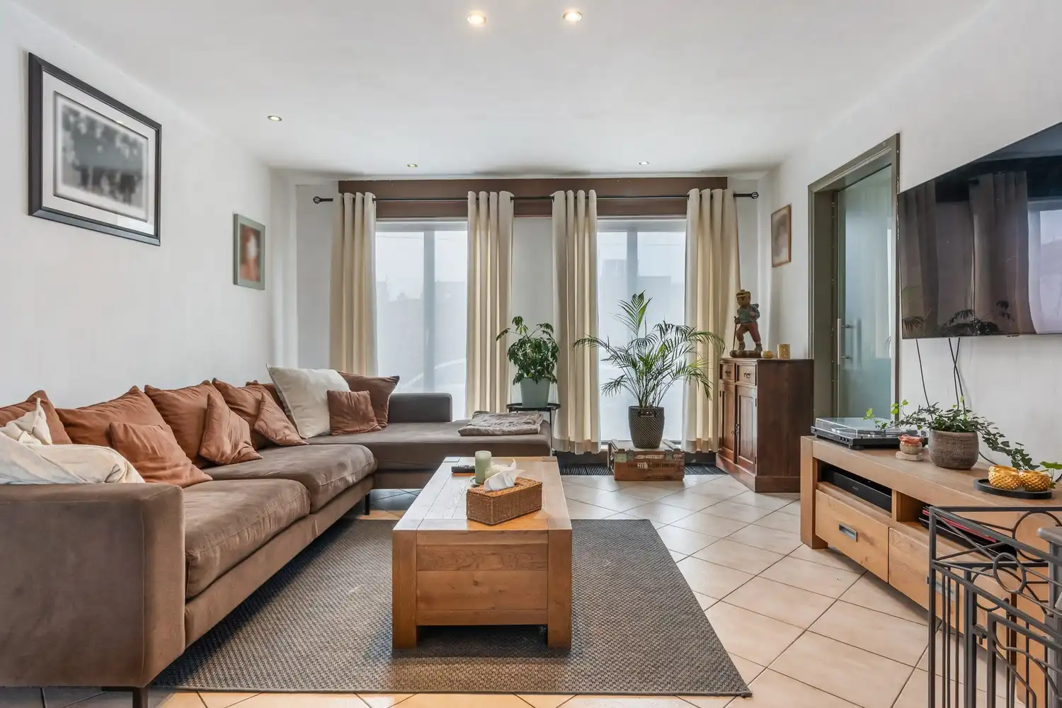 Halfopen gezinswoning met 3 slaapkamers, kelder en aangename tuin in Nieuwerkerken foto 3