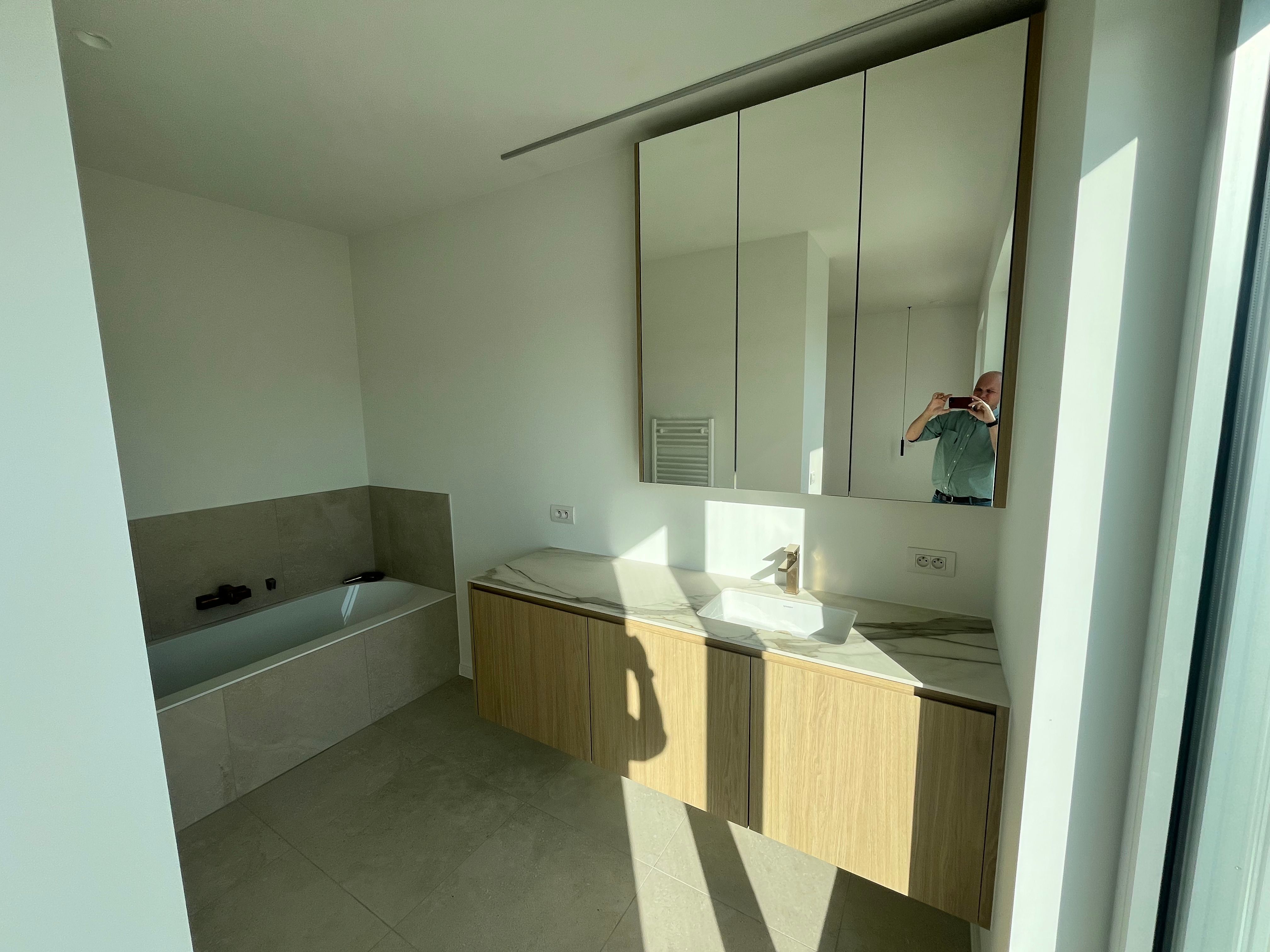 Instapklaar nieuwbouwappartement te huur in hartje Eeklo! foto 6