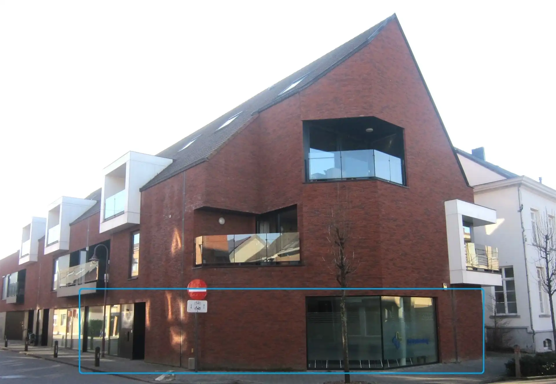 2 medische consultatieruimtes  foto {{pictureIndex}}