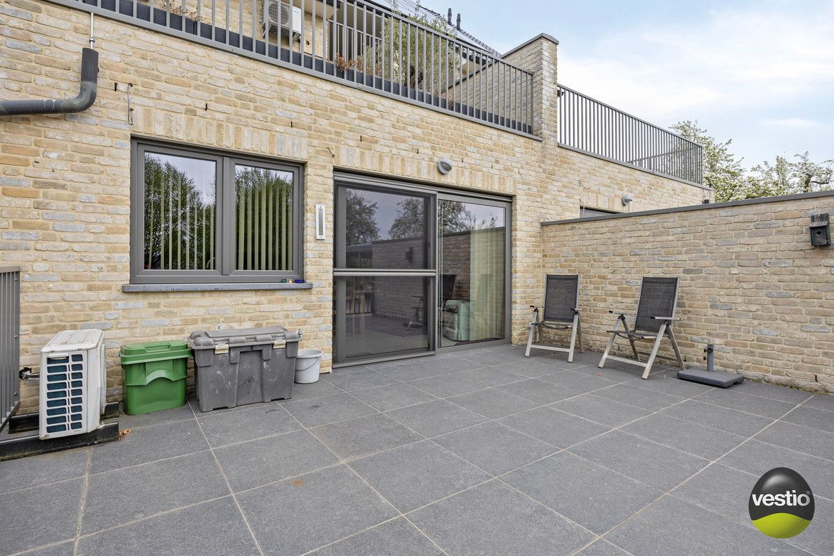 OPBRENGSTEIGENDOM VAN VERHUURD GELIJKVLOERS APPARTMENT MET 1 SLP NABIJ CENTRUM HOESELT. foto 14