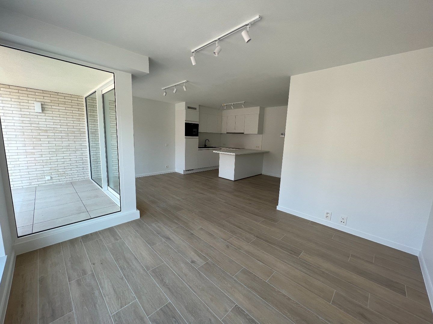 NIEUWBOUWAPPARTEMENT MET 2 SLAAPKAMERS, TERRAS EN CARPORT IN IEPER foto 3