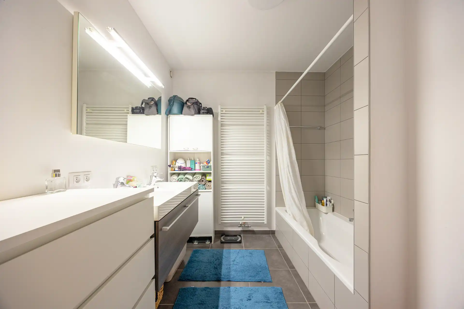 gelijkvloers appartement met gezellig terras en tuin foto 6