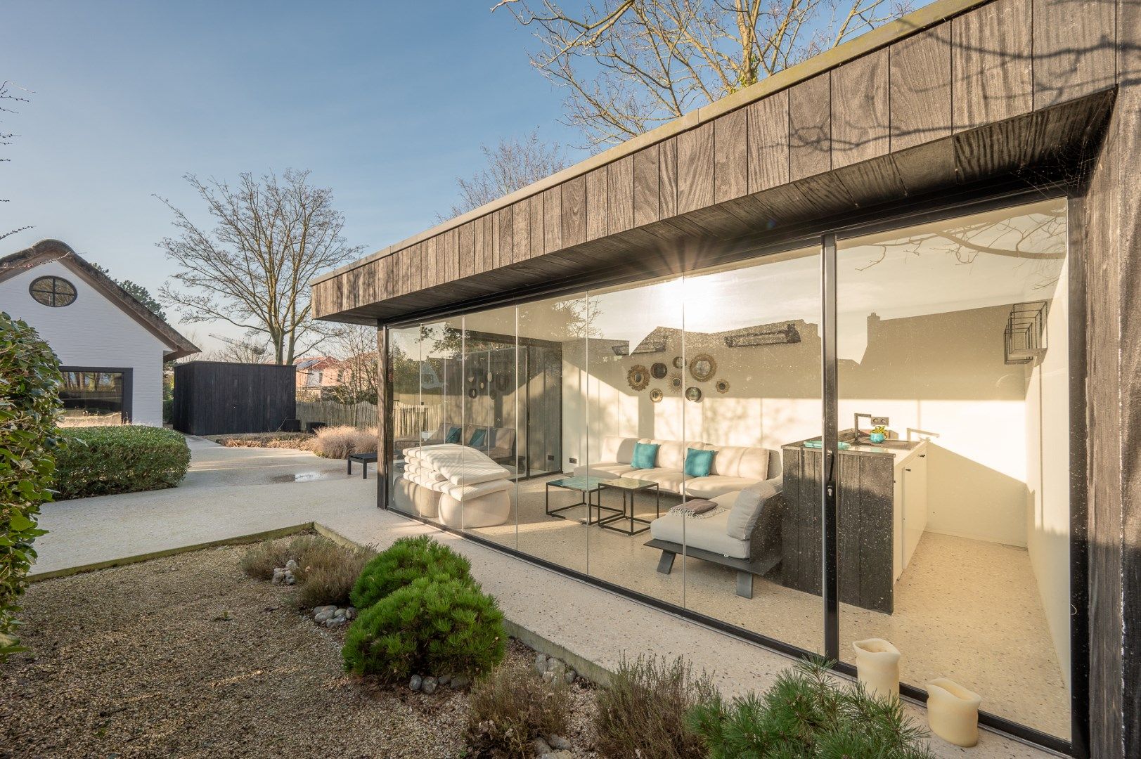 Unieke alleenstaande villa verscholen in een rustige laan te Knokke foto 6