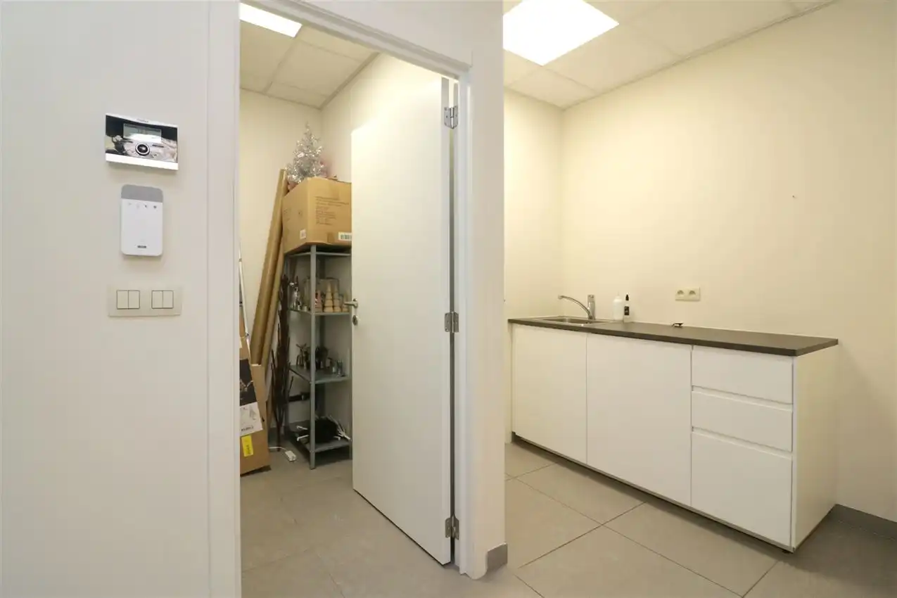 handelszaak met grote zichtbaarheid te midden van centrum foto 27