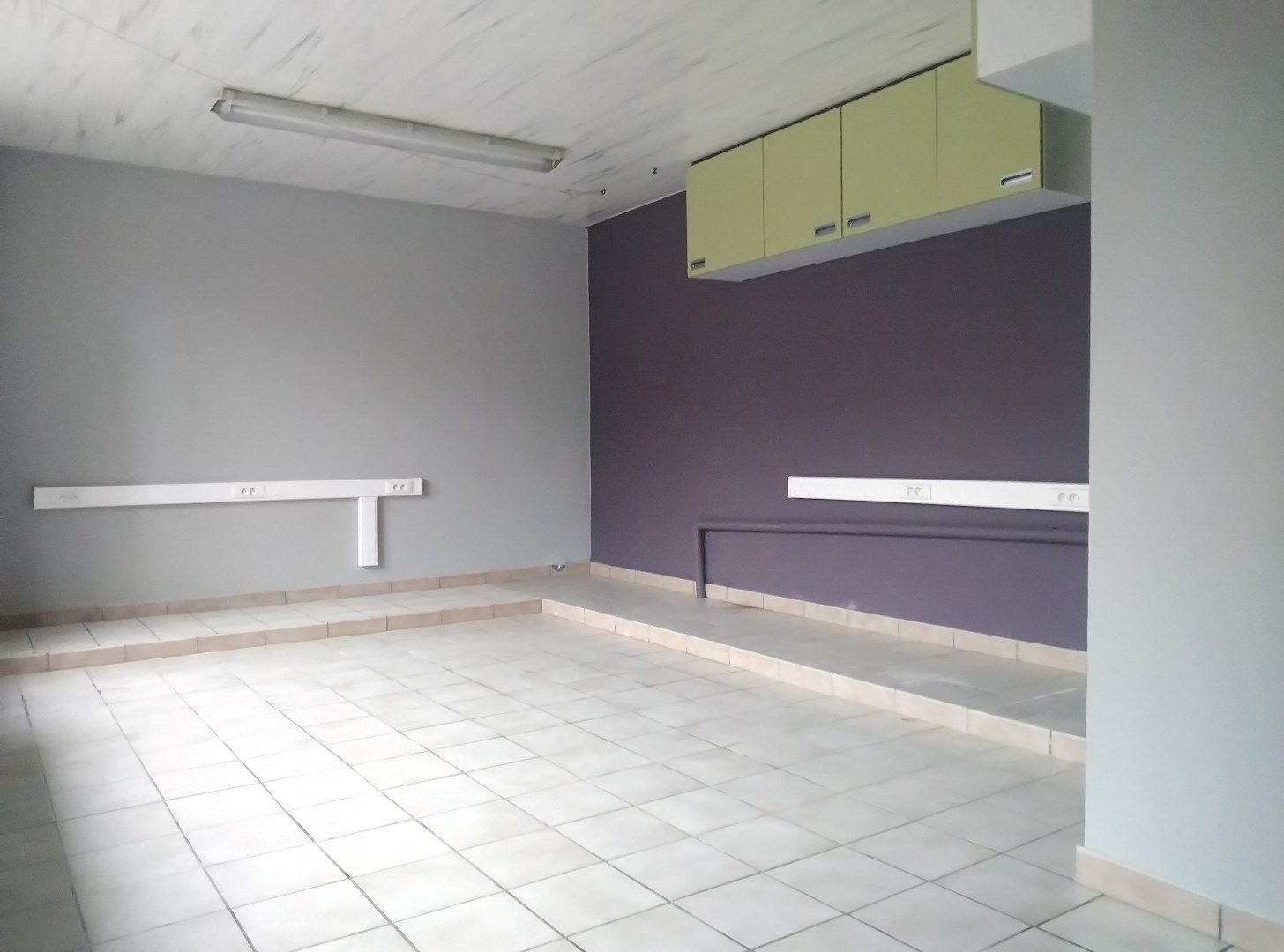 Een huis met landbouwloods. foto 6