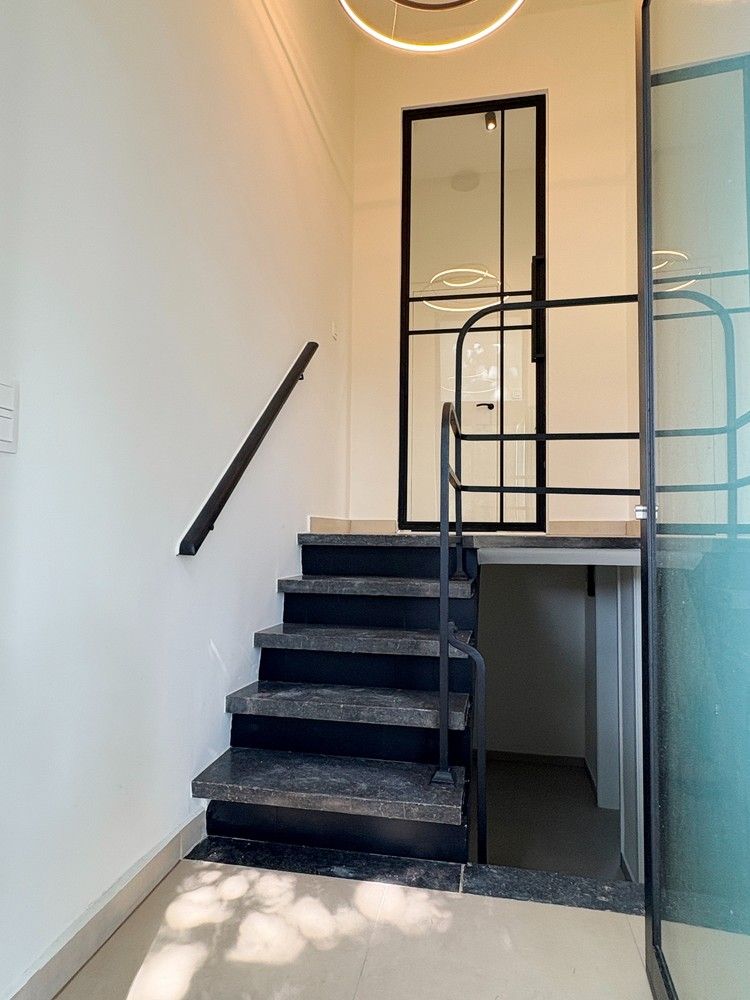 Prachtig gerenoveerde interbellum BEN-woning met diepe, zonnige tuin te Afsnee foto 2