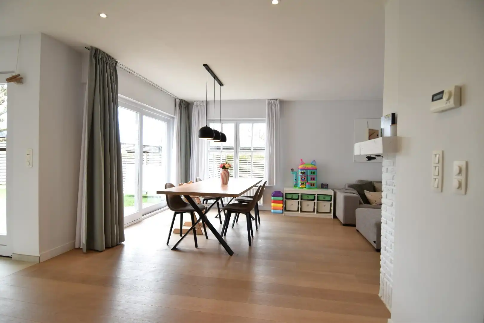 Instapklare woning met 3 slaapkamers, garage en een mooi stukje tuin te koop in residentiële wijk te Aalbeke foto 9