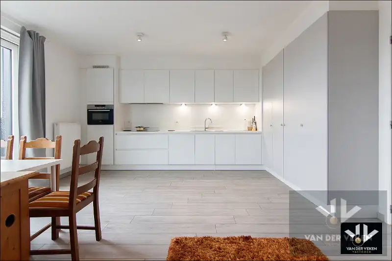 Lichtrijke studio met loftgevoel en terras op een Top locatie foto 3