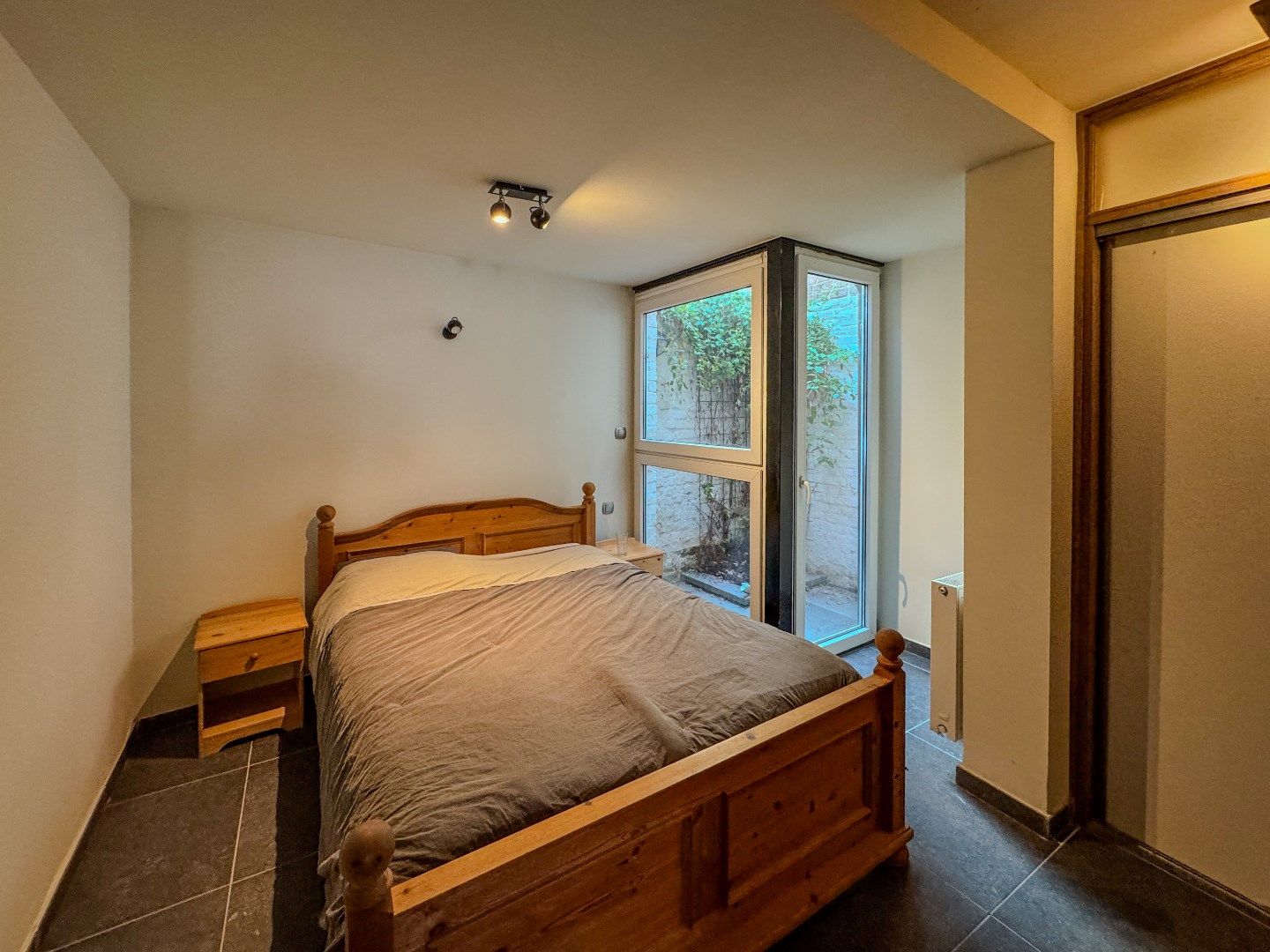 Gezellige rijwoning met 3 slaapkamers en terras. foto 5