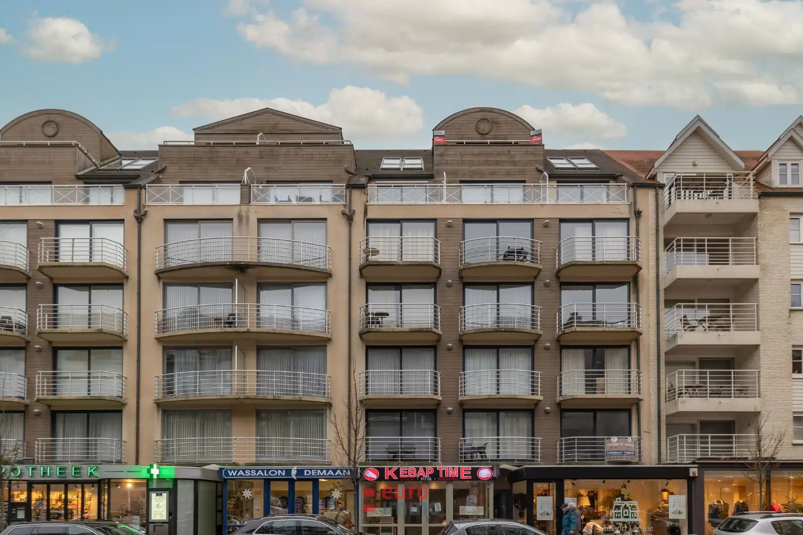 Ruim en lichtrijk appartement in de winkelstraat van Nieuwpoort foto 13