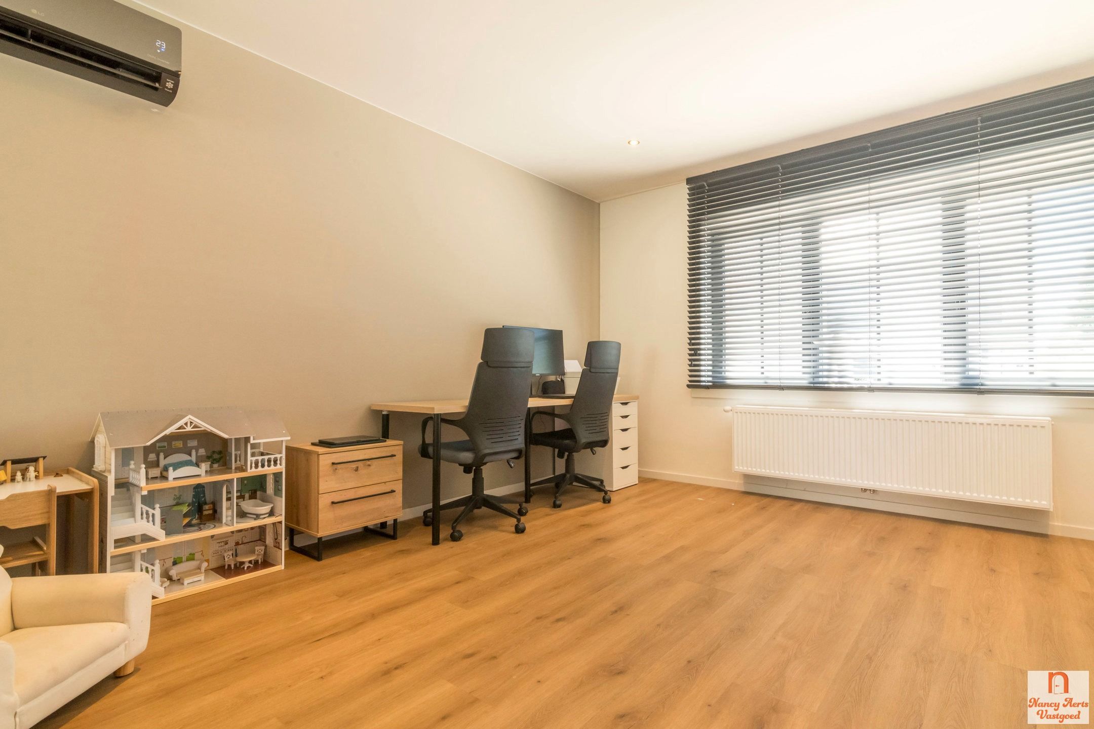 Volledig gerenoveerde woning met bijbouw en grote tuin foto 35