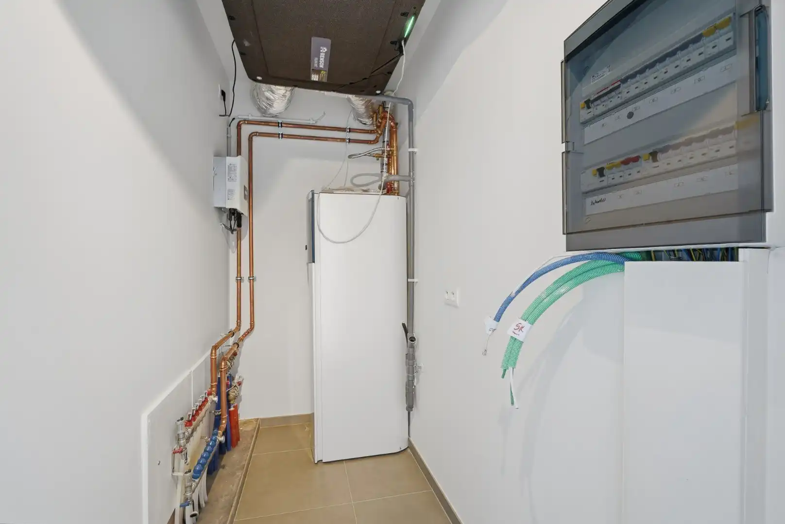 Nieuwbouwappartement met 1 slaapkamer en bovengrondse staanplaats te huur in Oudenburg! foto 6