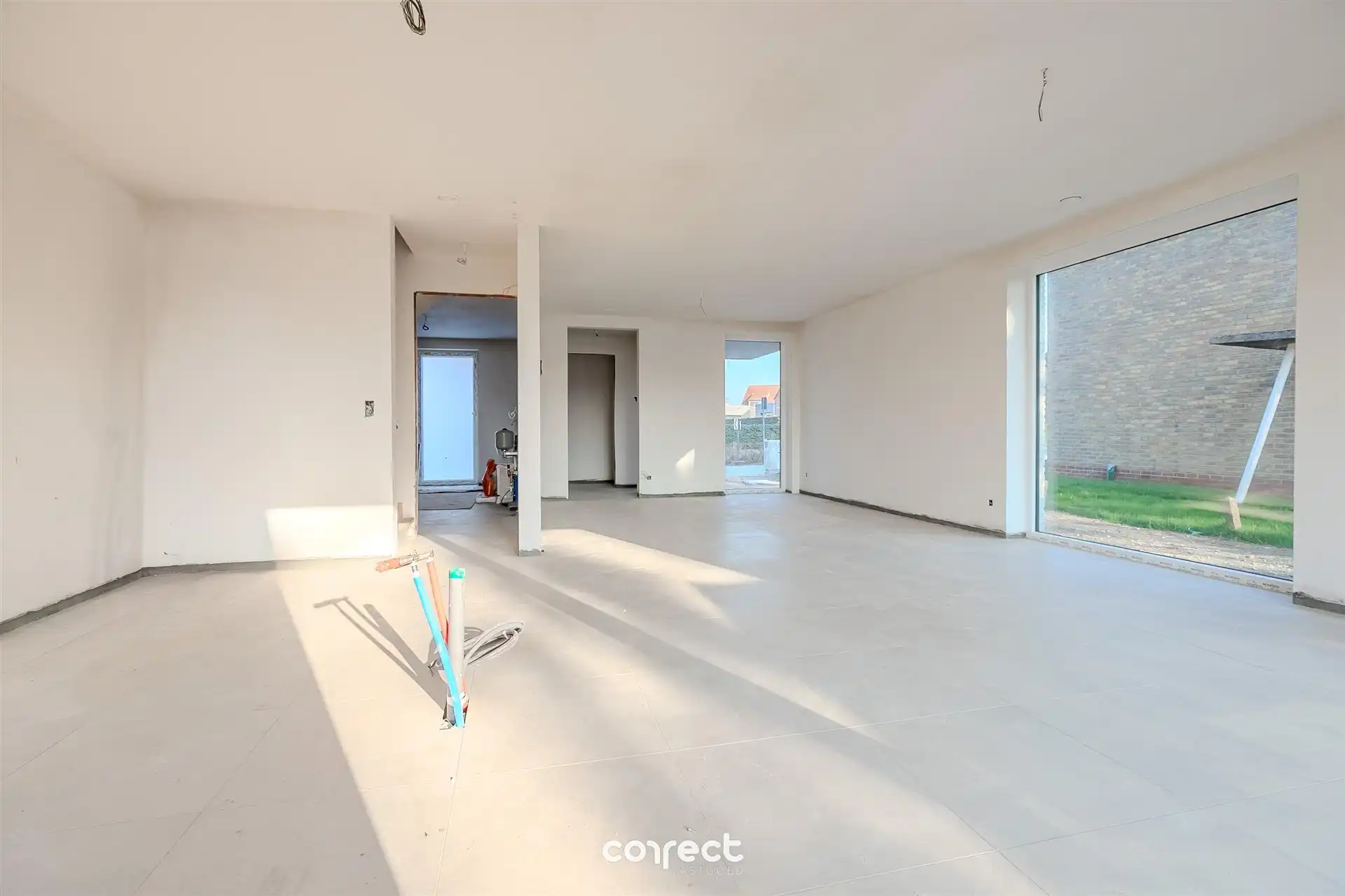 Mmoderne halfopen nieuwbouwwoning met een grote bew. opp. van 200 m². foto 2