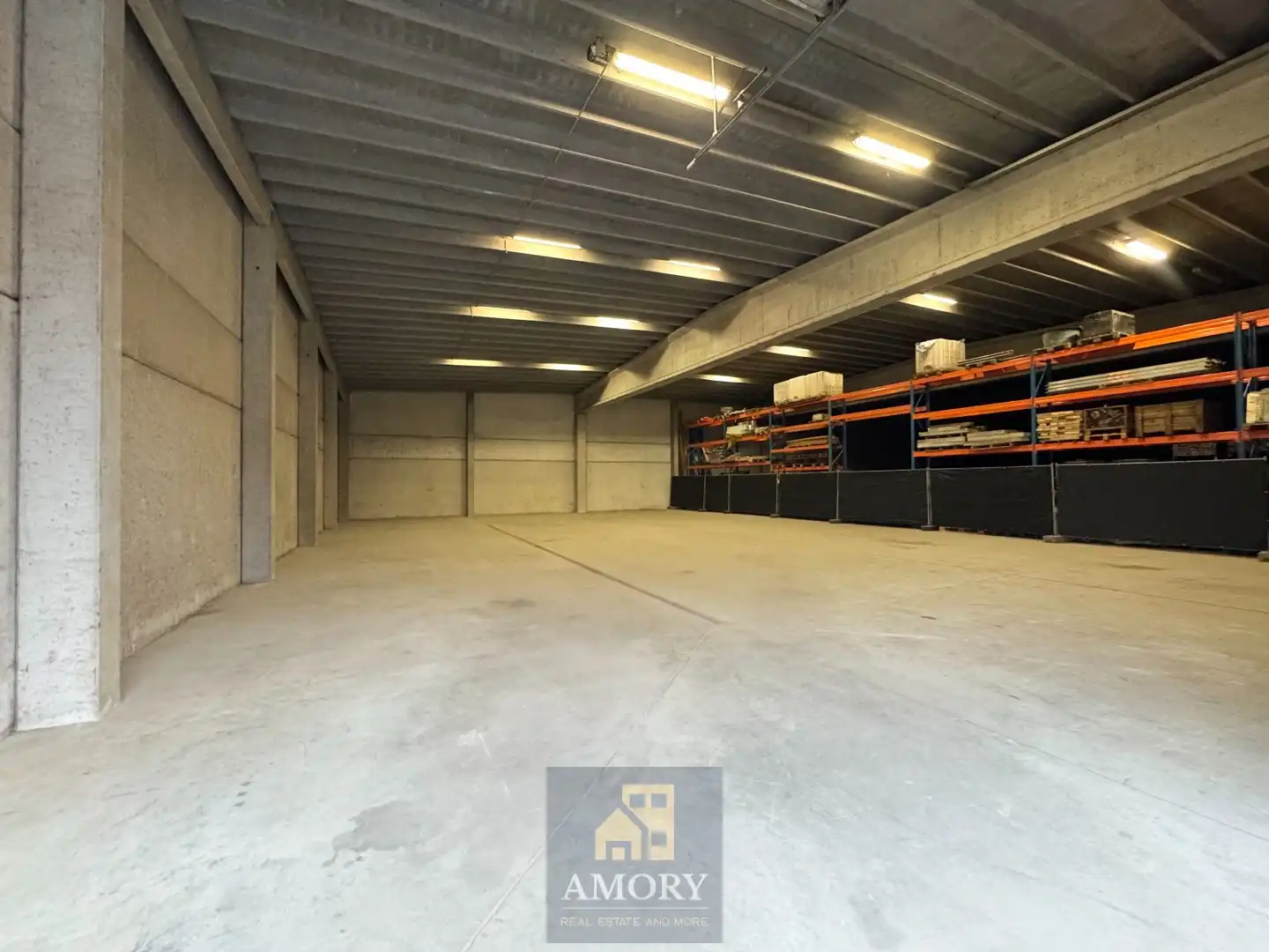 Loods voor opslag 480m2 met parking vooraan foto 4