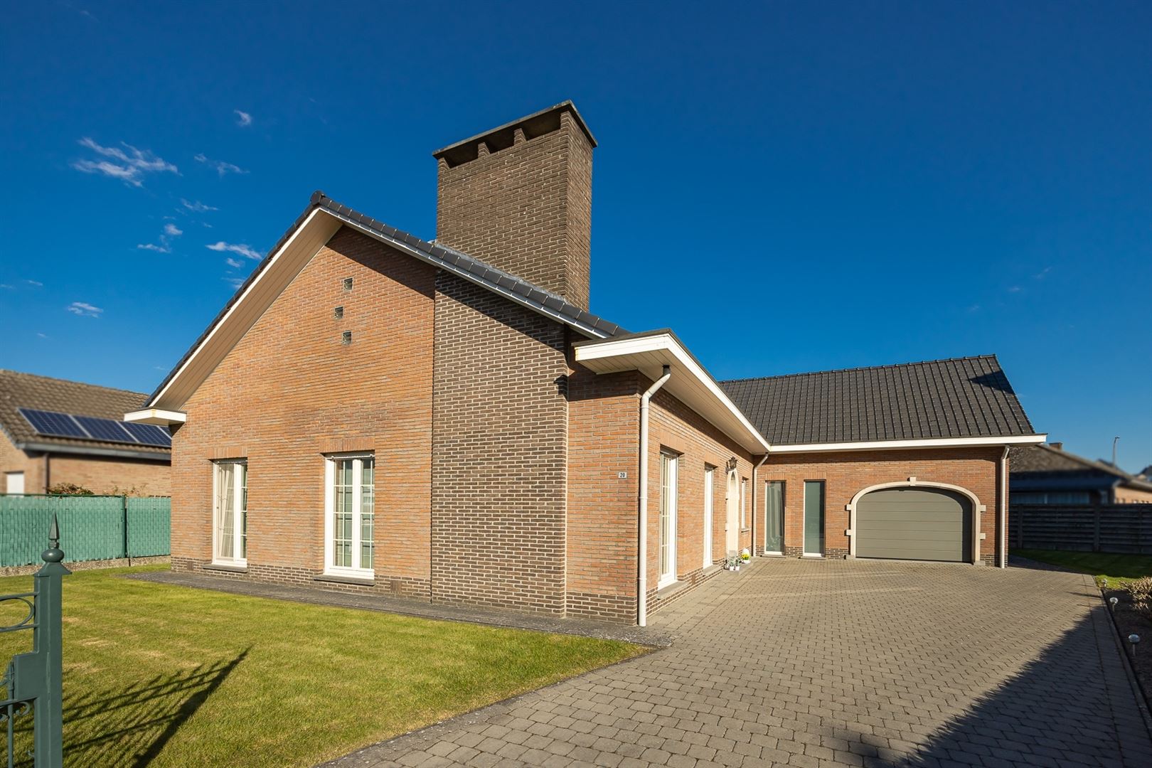 Laagbouw op topligging! Met tuintje en garage! foto 17
