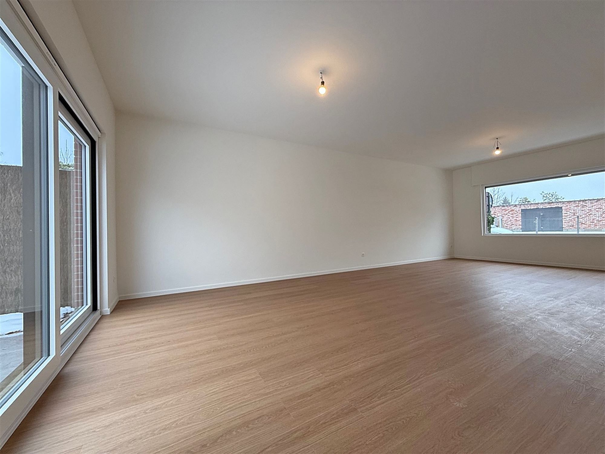 INSTAPKLARE gerenoveerde WONING met 3 slpks, badk., garage & tuintje/terras. foto 7