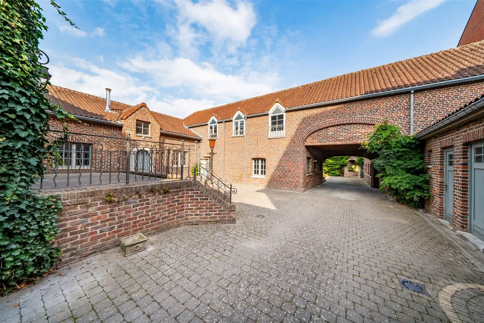 Handelscomplex met appartement in centrum Landen foto 34