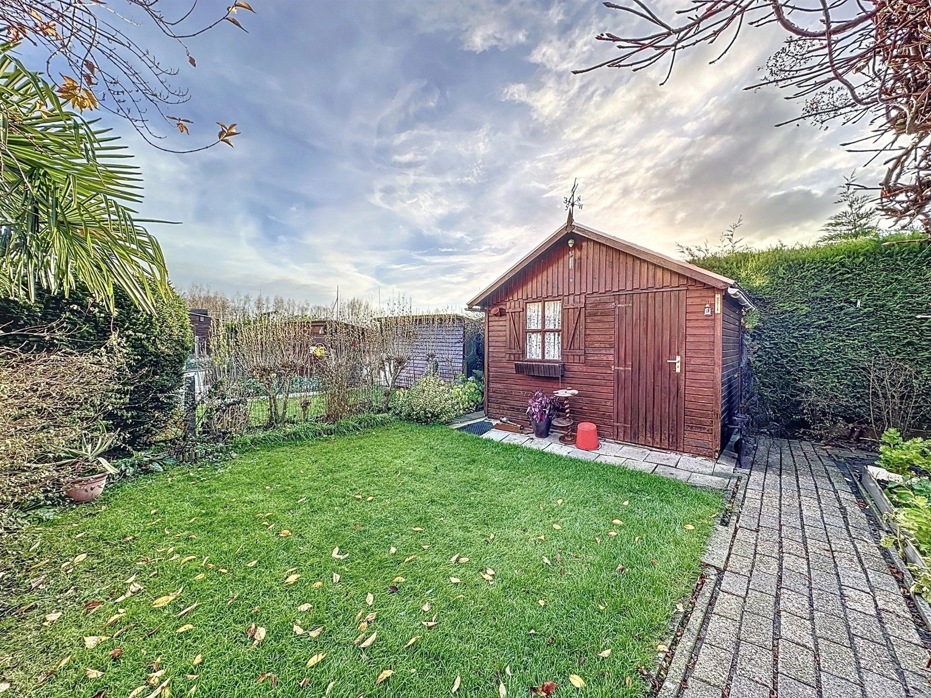 Half open bebouwing met 3 slaapkamers, ruime garage en tuin op perceel van 261m². foto 6