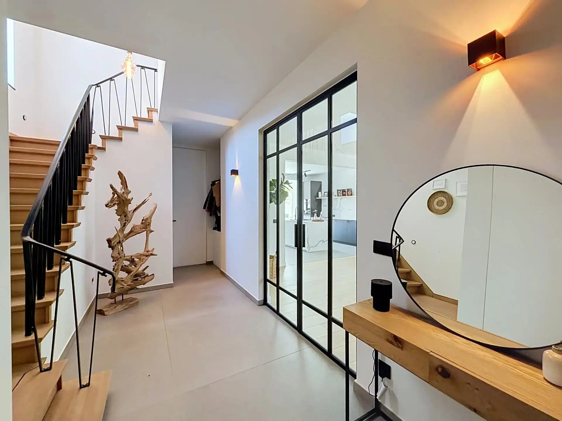 Zeer ruime villa voorzien van alle luxe met 3, mogelijk 5 slaapkamers en 2 badkamers foto 6