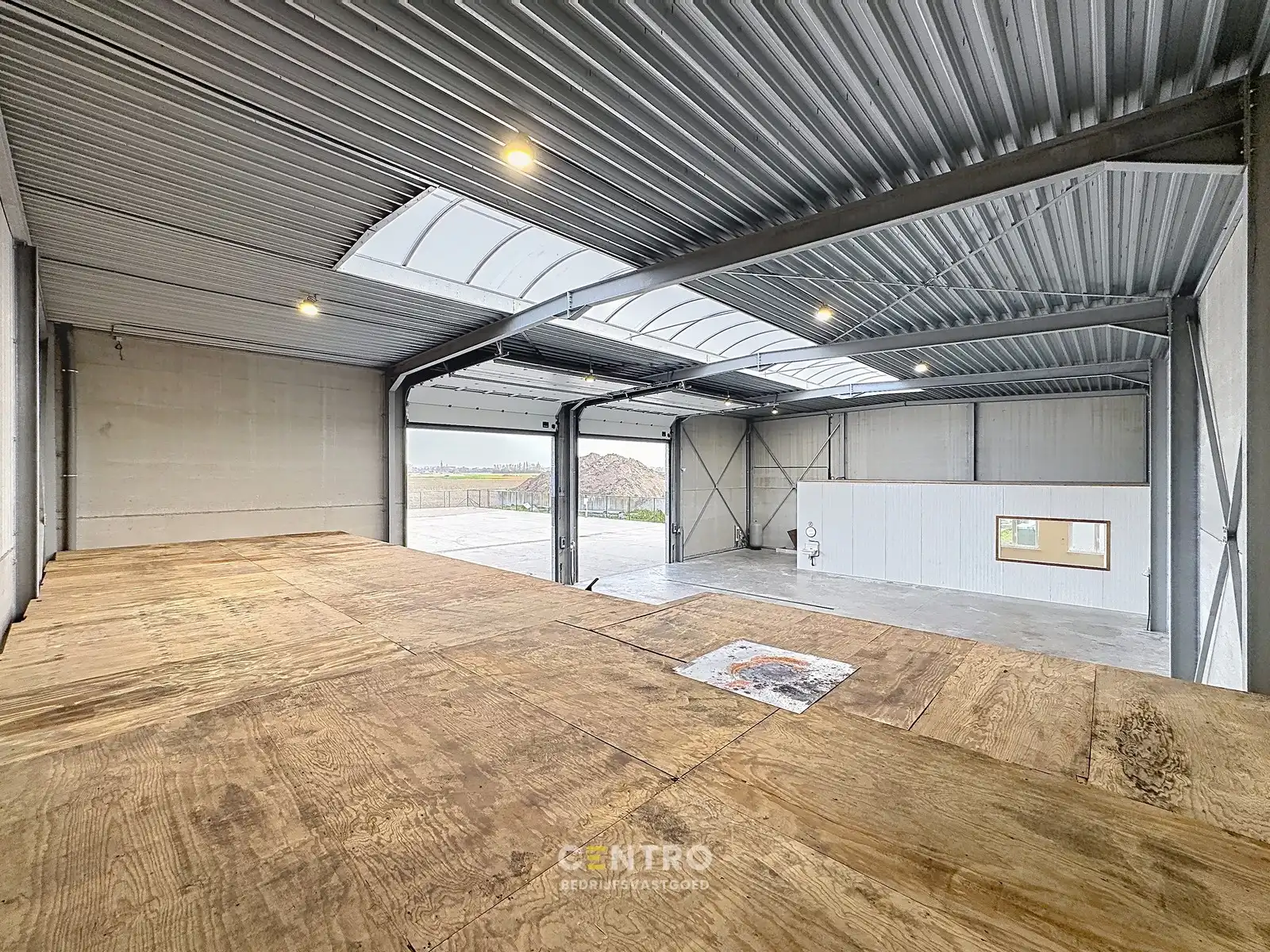 Recent bedrijfsbouw (°2021) op 1.930m2 verhard terrein te Eede! foto 7