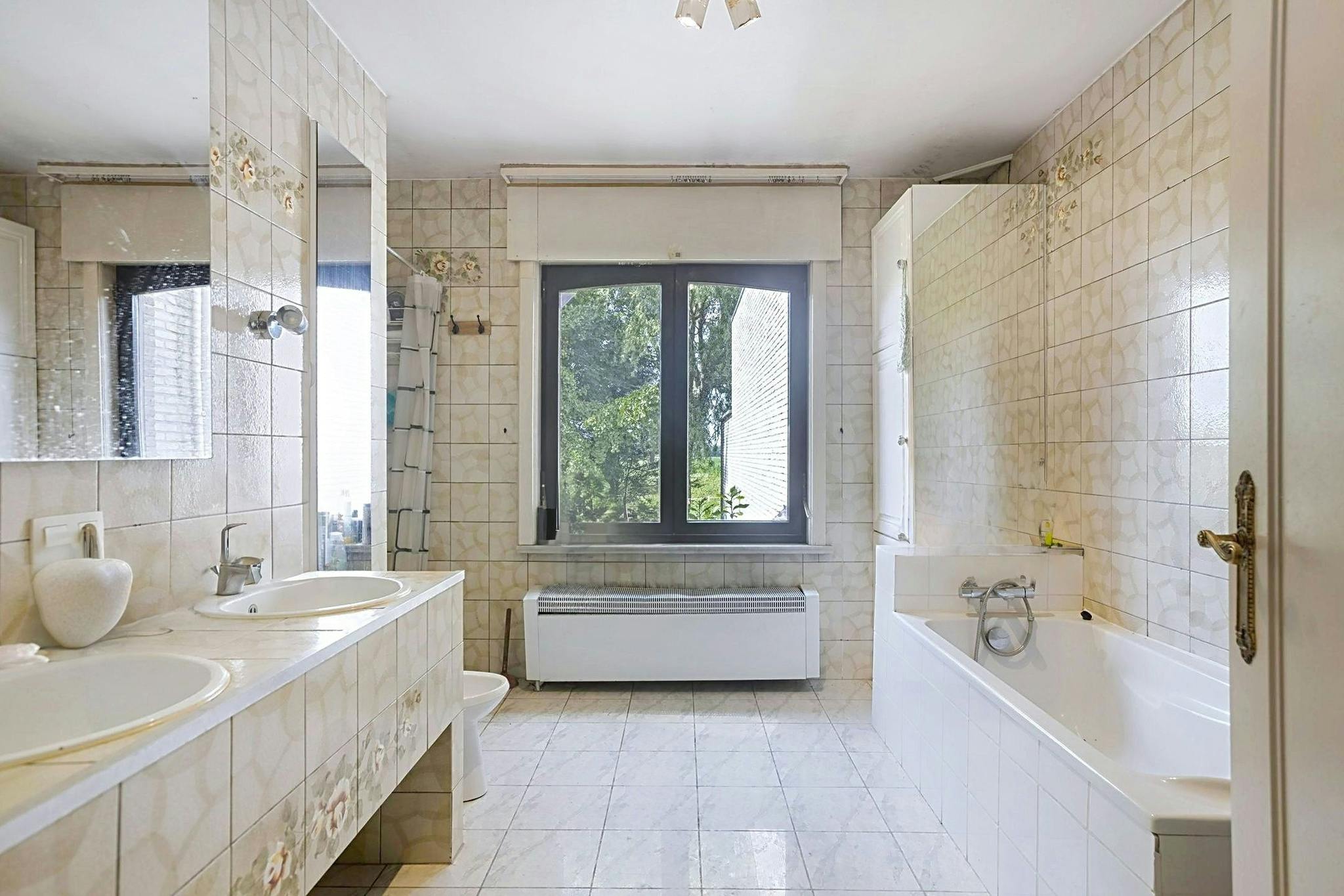 Halfopen bebouwing met 3 slaapkamers op een ruim perceel in Gits! foto 6