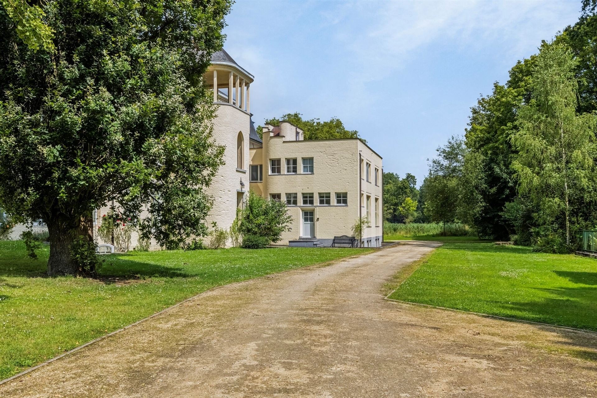 Prachtig gerenoveerde woning in het Kasteel van Neerijse foto 2