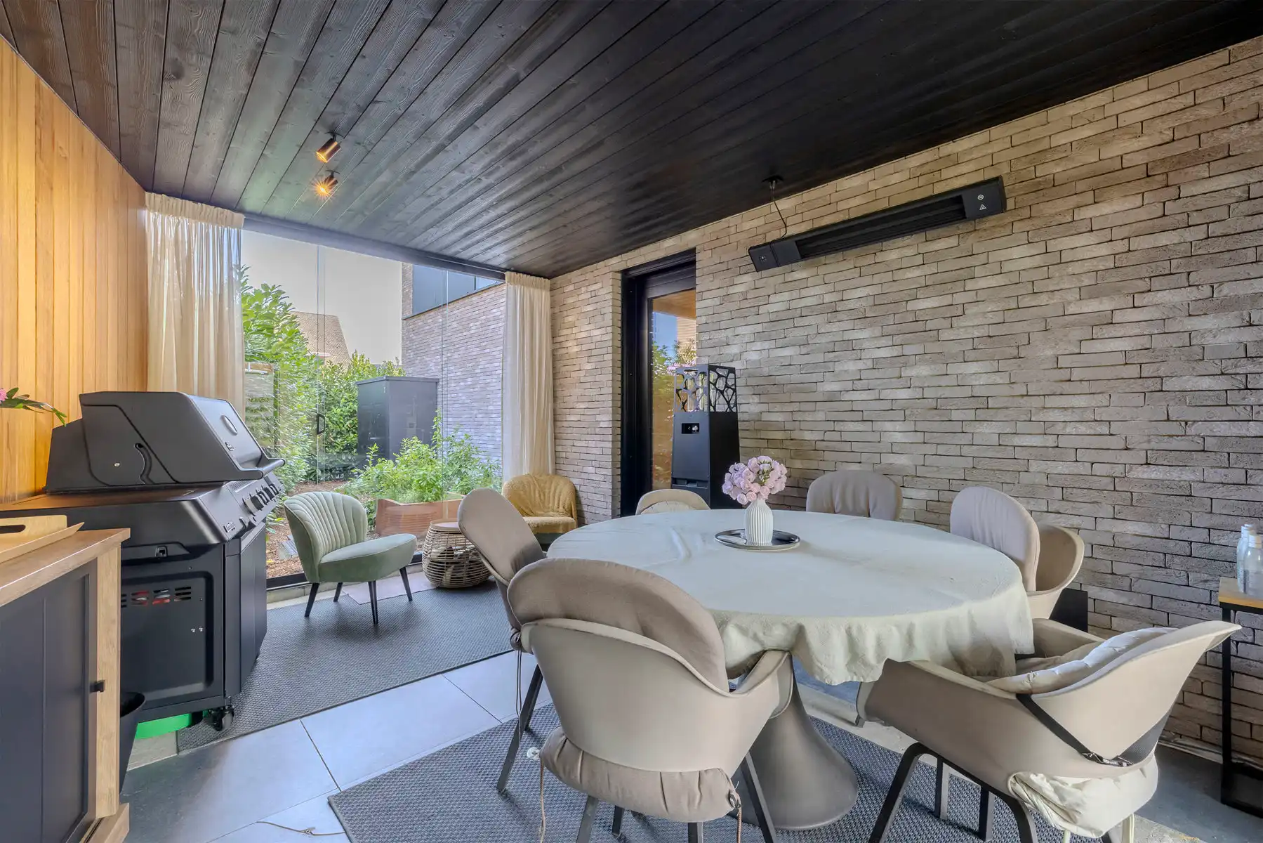 Instapklaar gelijkvloers appartement met carport, berging, luxe afwerking en aangelegde tuin foto 17