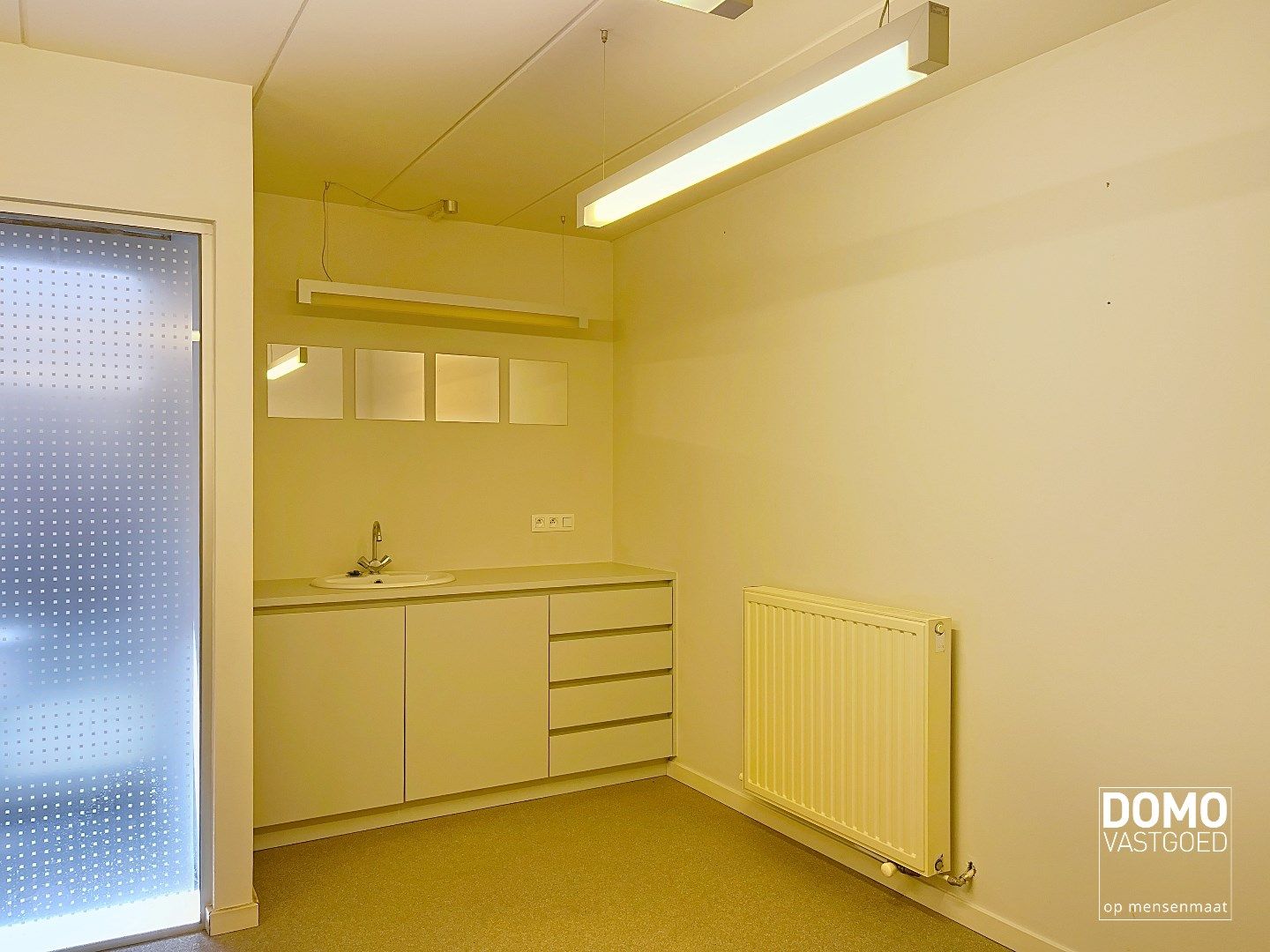 MODERNE PRAKTIJKRUIMTE/KANTOORRUIMTE TE HUUR IN KERMT foto 11