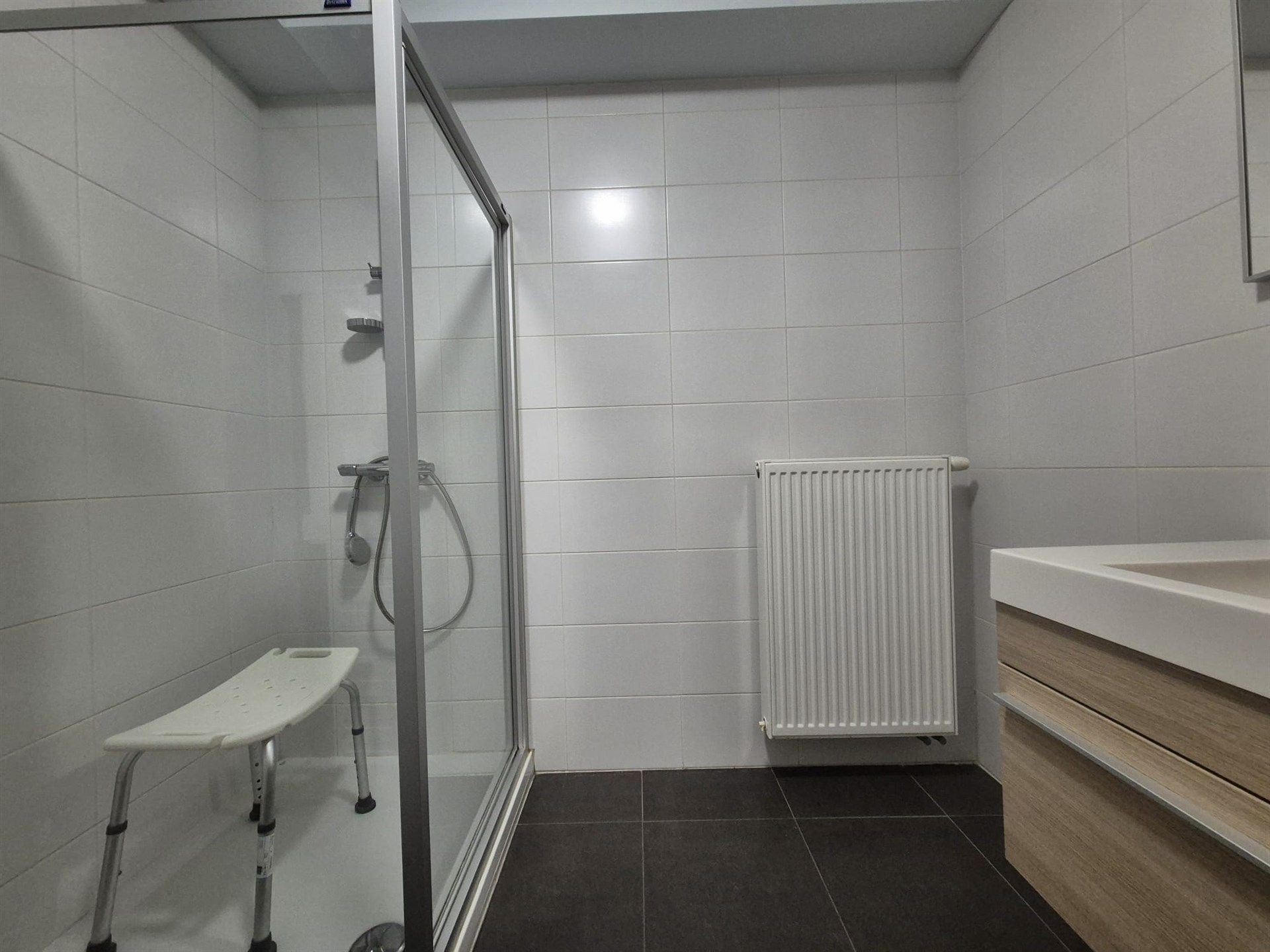 Modern 2-slaapkamerappartement in een stijlvol landelijk gebouw foto 14