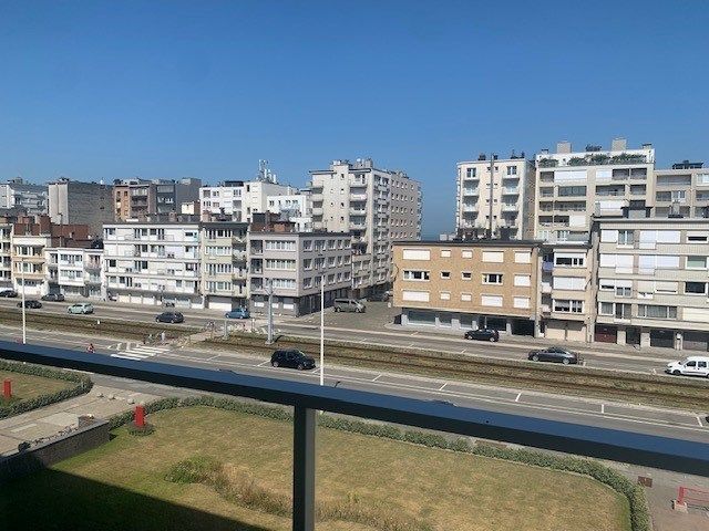 Ongemeubeld appartement met frontaal zeezicht vooraan en zicht op Wellington golf achteraan, 3 terrassen foto 4