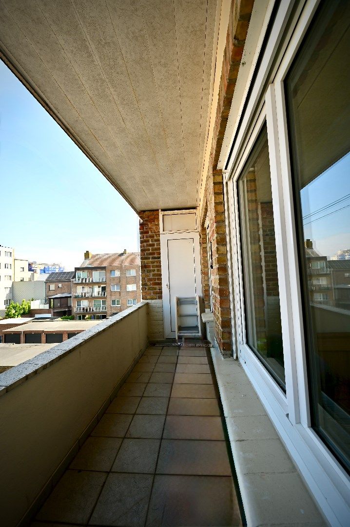 STIJLVOL GERENOVEERD APPARTEMENT MET OVERDEKTE STAANPLAATS TE MARIAKERKE foto 9