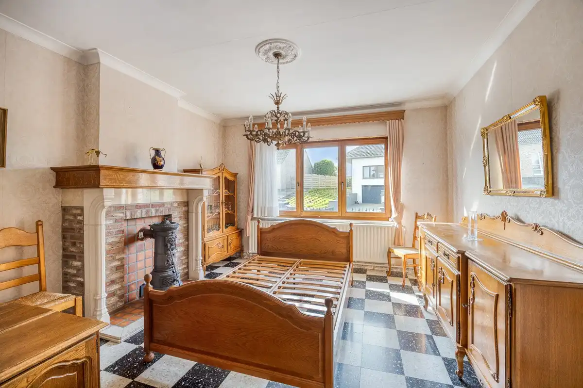 Te renoveren halfopen bebouwing met 3 slaapkamers op rustige locatie foto 5