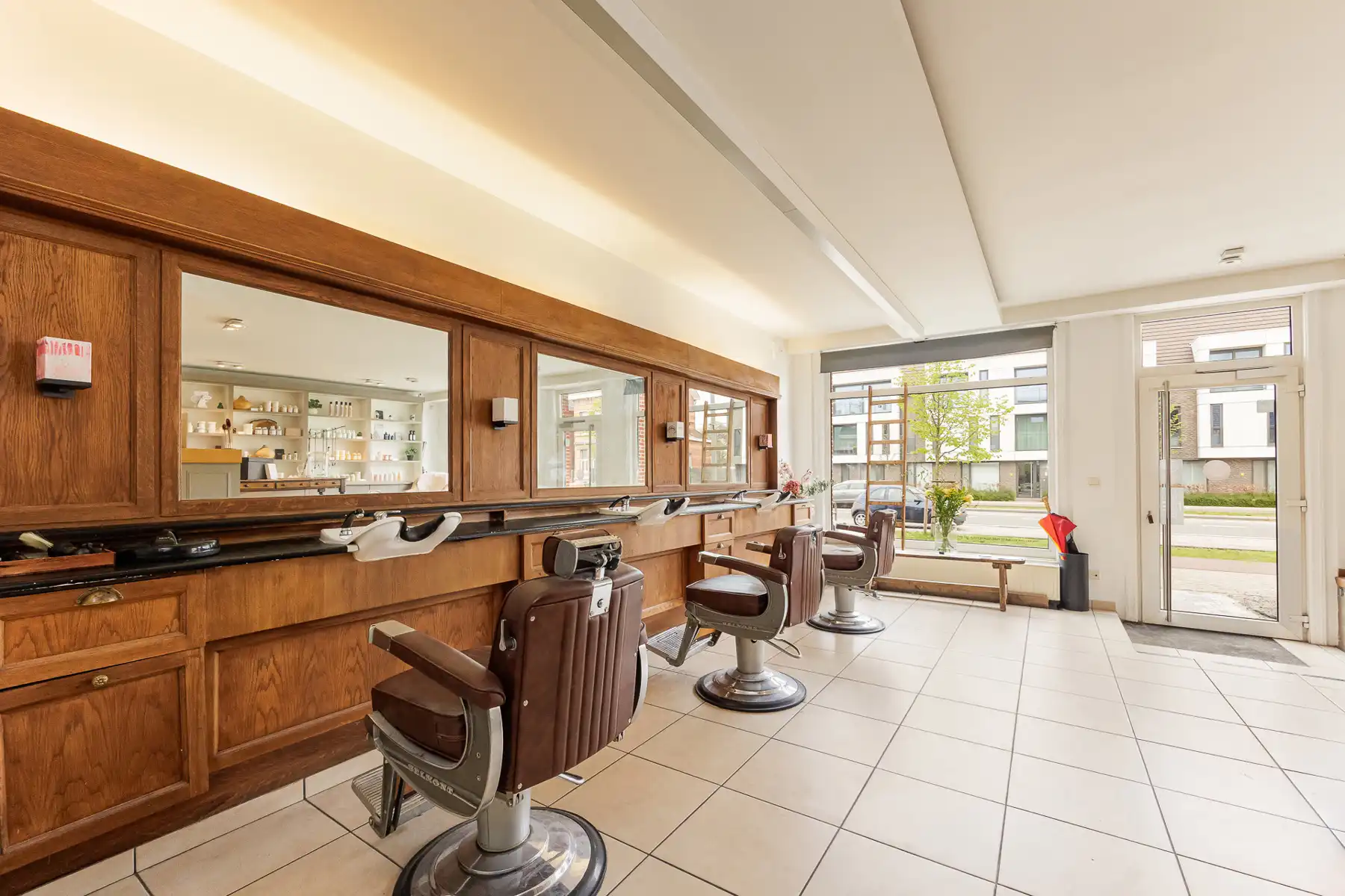 Handelshuis met 7 slaapkamers in het centrum van Stabroek! foto 4